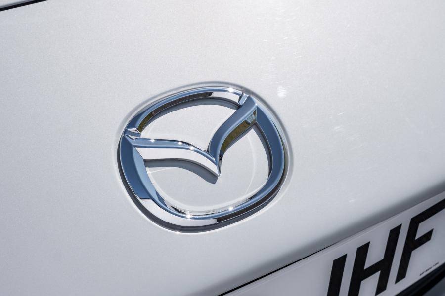 Логотип Mazda MX-5 Design Pack (ND) 2019 года  (UK) (фото 15 из 40)